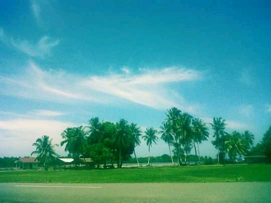 Lapangan Bola Kaki dan Pantai Desa Tanjung Raya Kecamatan Teluk Dalam