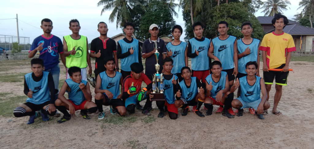 Team Bola Kaki Desa Tanjung Raya Club LASKAR FC pernah memenangkan Piala Malasin Cup I 2018